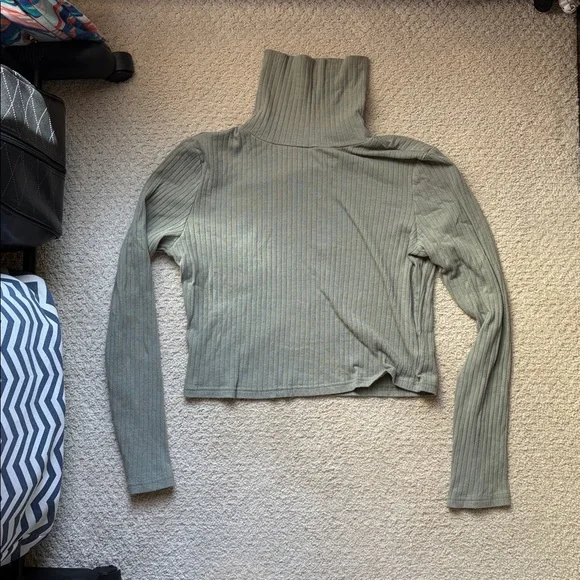 3 Shein long sleeved crop tops - Picture 2 of 7